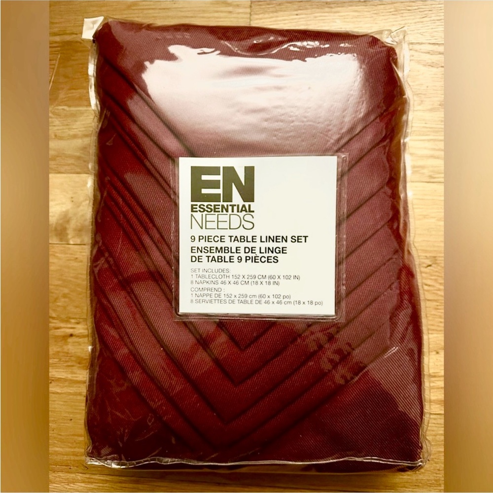 NEW - 9 PIECE TABLE LINEN SET